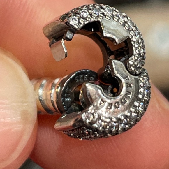 Like new Authentic Pandora Snake chain bracelet with pave barrel clasp 6.9” - Picture 8 of 9